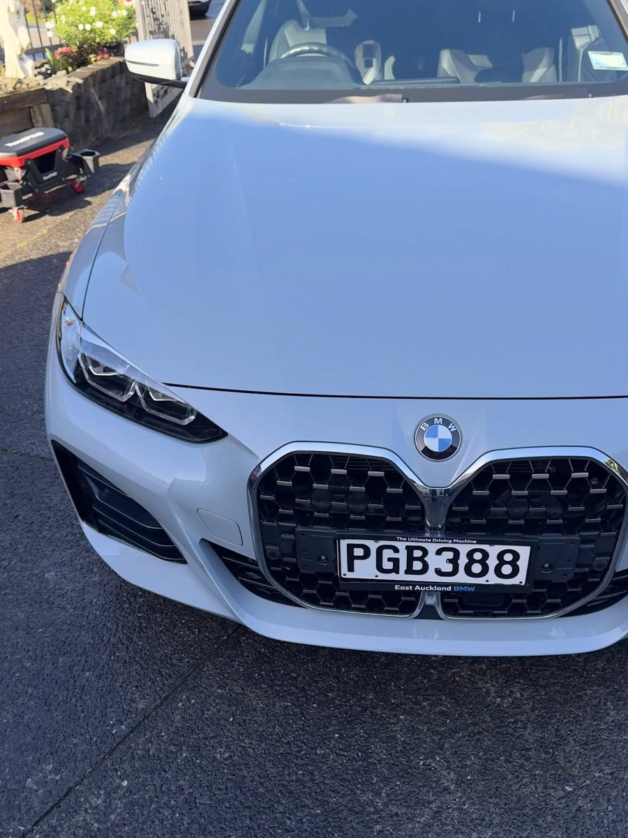 White BMW 4 Series, front detail